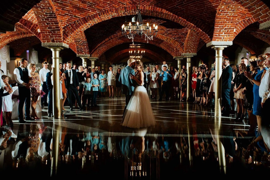 Pierwszy taniec na sali weselnej Sarah