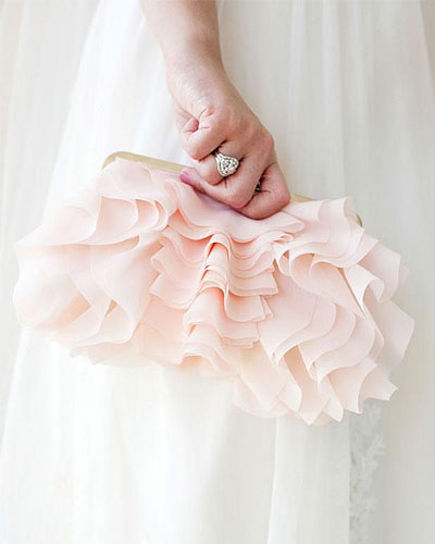 Różowa torebka do ślubu