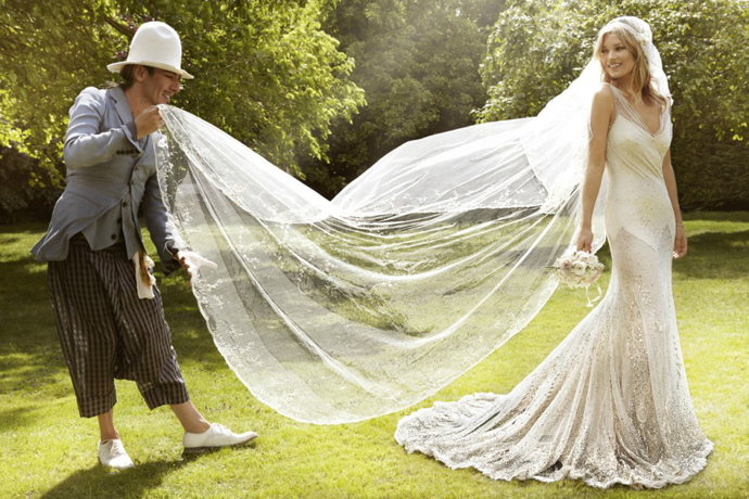 Boho suknia ślubna Kate Moss od Galliano