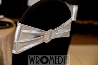 Sala weselna z czarnymi krzesłami ze srebrnym dodatkiem Sala weselna z czarnymi krzesłami ze srebrnym dodatkiem