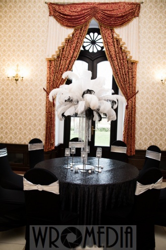 Czarno-biała dekoracja sali weselnej Czarno-biała dekoracja sali weselnej
