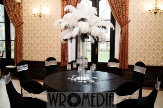 Czerń, biel i srebro w dekoracjach ślubnych od Wromedia Biało-czarna dekoracja ze srebrem