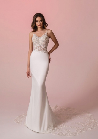 Suknia ślubna z koronkową, dopasowaną górą, spódnica prosta, gładka zwieńczona koronkowym trenem Suknia ślubna z koronkową, dopasowaną górą, spódnica prosta, gładka zwieńczona koronkowym trenem