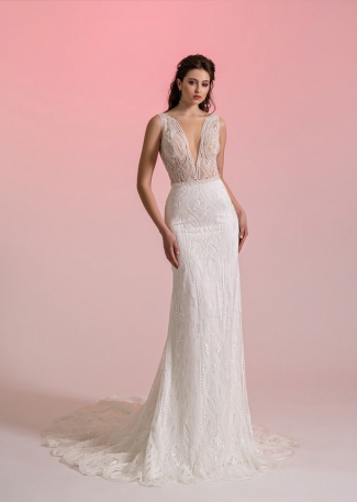 Dopasowana suknia ślubna zdobiona koronką i dekoltem w kształcie litery V Dopasowana suknia ślubna zdobiona koronką i dekoltem w kształcie litery V