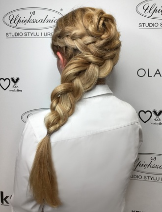 Efektownie splecione włosy do ślubu Efektownie splecione włosy do ślubu