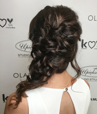 Upięcie ślubne z długich włosów Upięcie ślubne z długich włosów