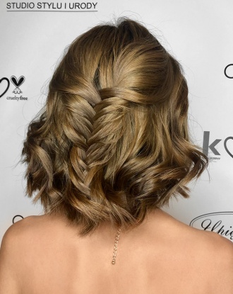 Splecione włosy półdługie Splecione włosy półdługie