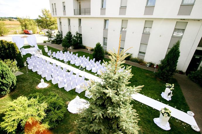 Ślub w ogrodzie przy Hotelu Jasek