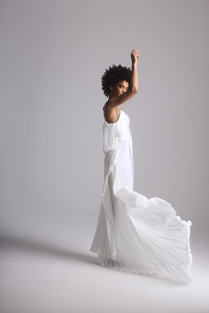 Plisowana sukienka slubna minimalistyczna