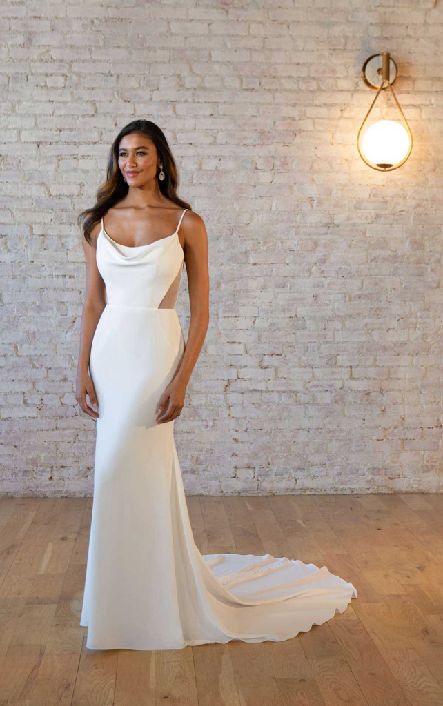 Minimalistyczna sukienka z gorsetem do ślubu 2023